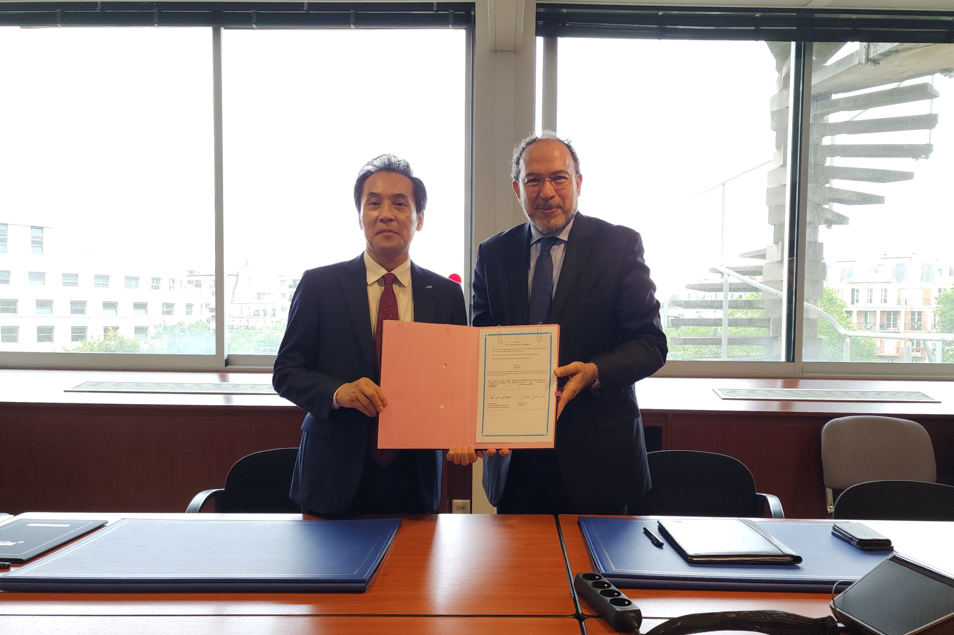 KISTI–UNESCO MOU 체결 사진