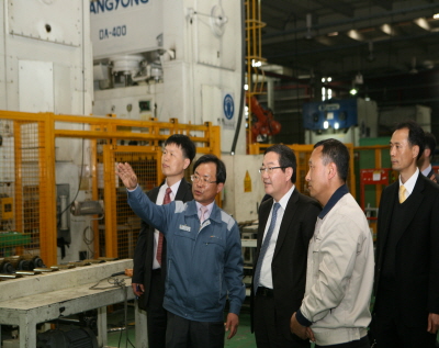 Dr. Park, KISTI CEO, field visit to SMEs in Kwangju City image