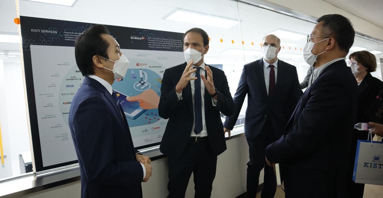 Mr. Cédric O, French Secretary of State for the Digital Transition and Electronic Communications visited KISTI