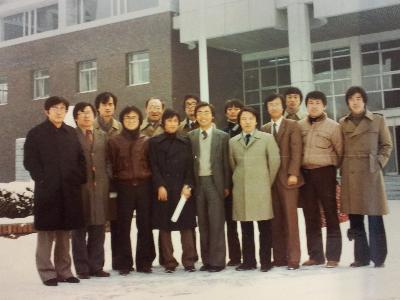 김재건 박사와 전산실 일동 기념촬영